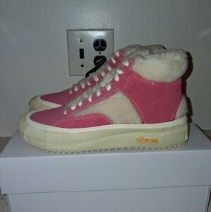 PRICE IS FIRM!!! WOMENS 7.5 - BRAND BLACK LOS ANGELES. CAPO FAUX SHEARLING SHOES